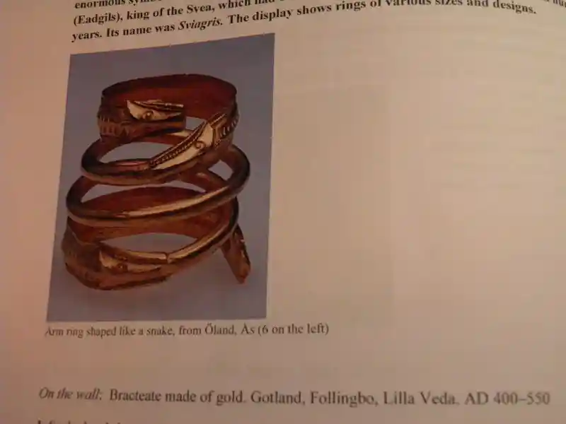 Arm ring shaped like a snake, from land, As Oland, As